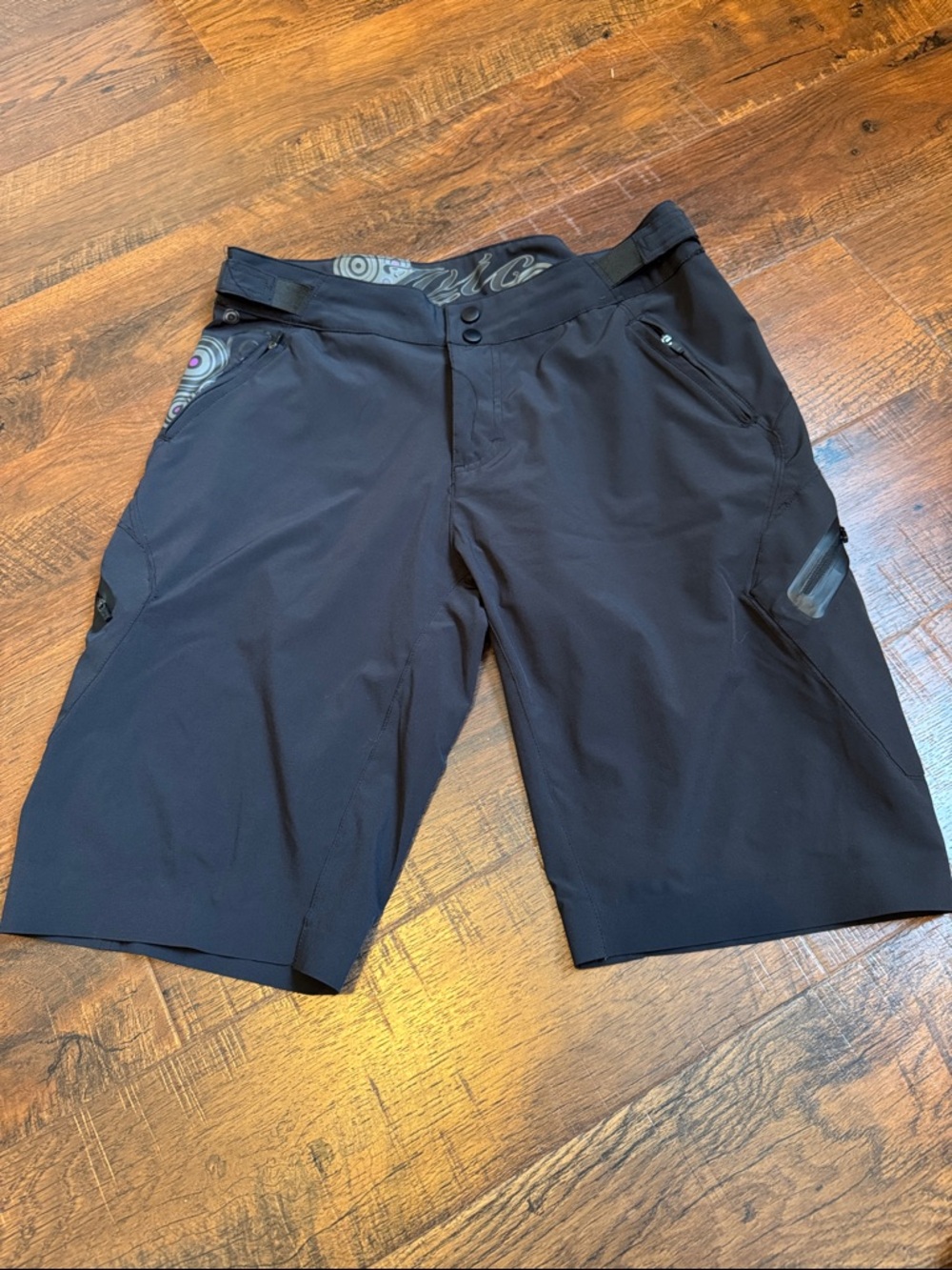 Women’s Zoic brand cycling shorts size Large.
